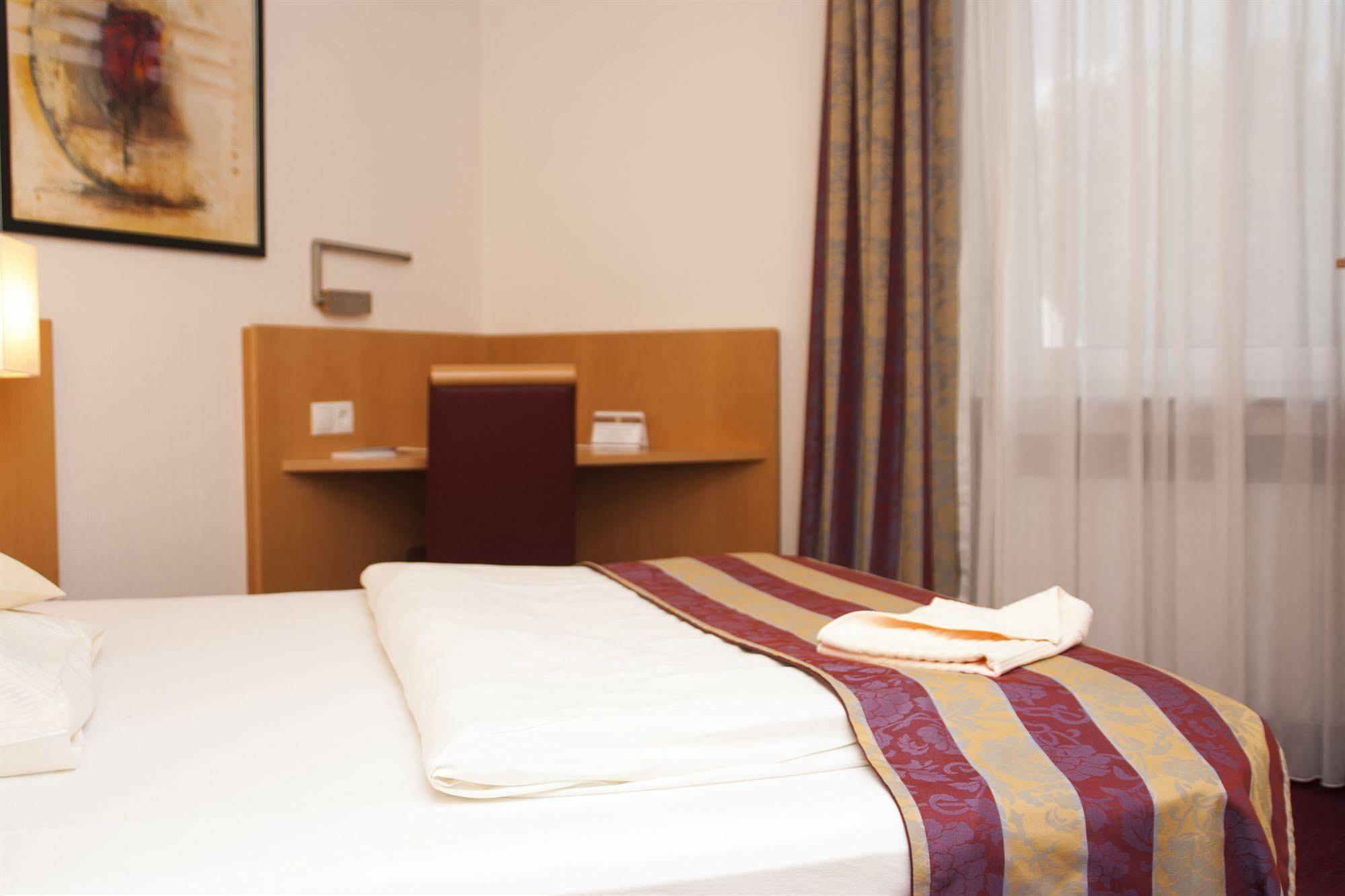 Hotel Zum Adler Bonn Exteriör bild