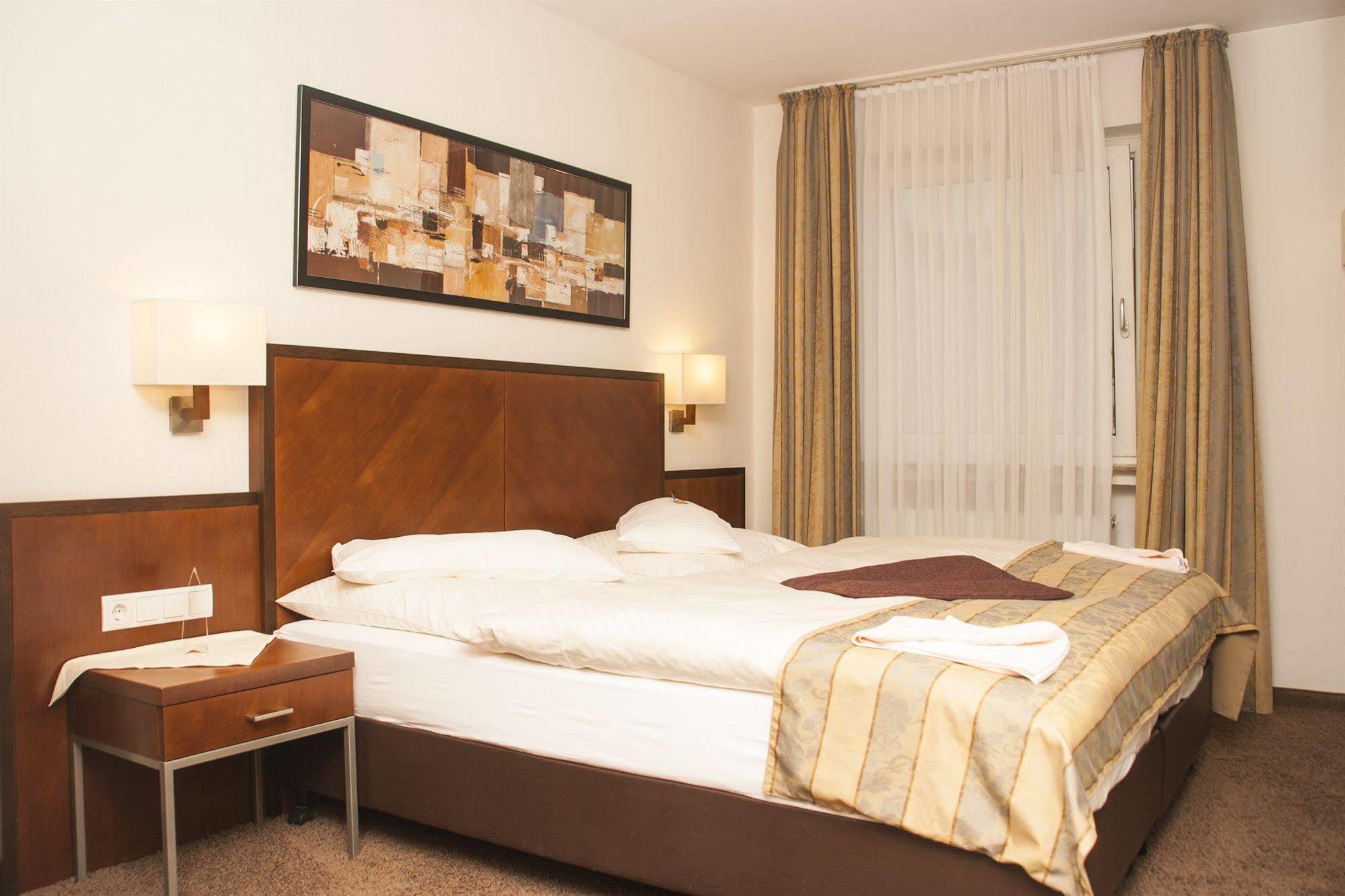 Hotel Zum Adler Bonn Exteriör bild
